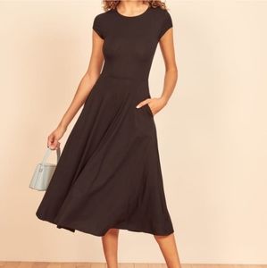 Reformation Ali dress with Pockets, cap sleeves. Sustainable brand.